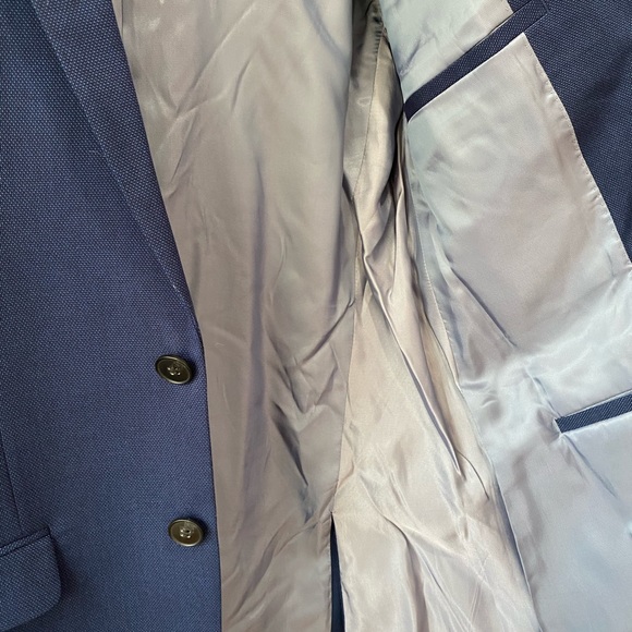 Men’s suit, worn just once for no more than 3 hrs. - Picture 5 of 5